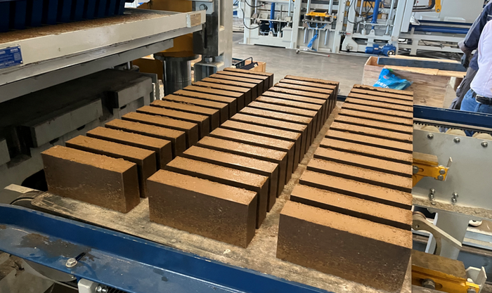 ZN1500 Mesin Nyieun Bata Otomatis Sapinuhna Empowers Klién Cina Wétan dina Garapan Sumberdaya Sludge